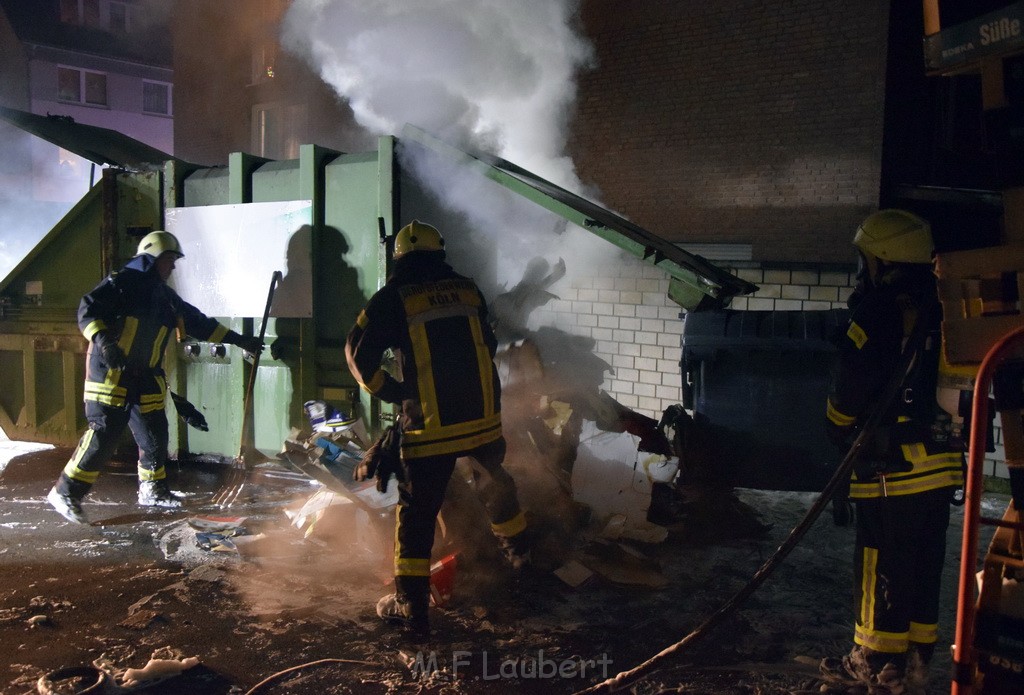 Feuer Papp Presscontainer Koeln Hoehenberg Bochumerstr P241.JPG - Miklos Laubert